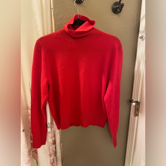J. Crew Cashmere shrunken turtleneck sweater Red Large NWT - Picture 4 of 6